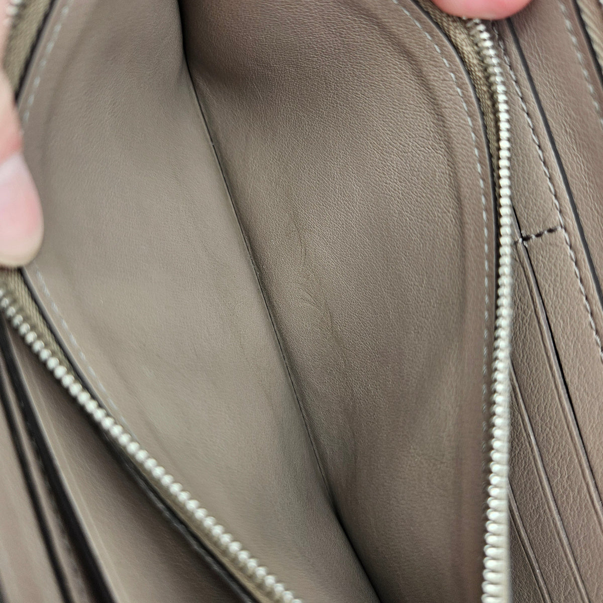 Louis Vuitton Portefeuille Comète Taurillon Taupe