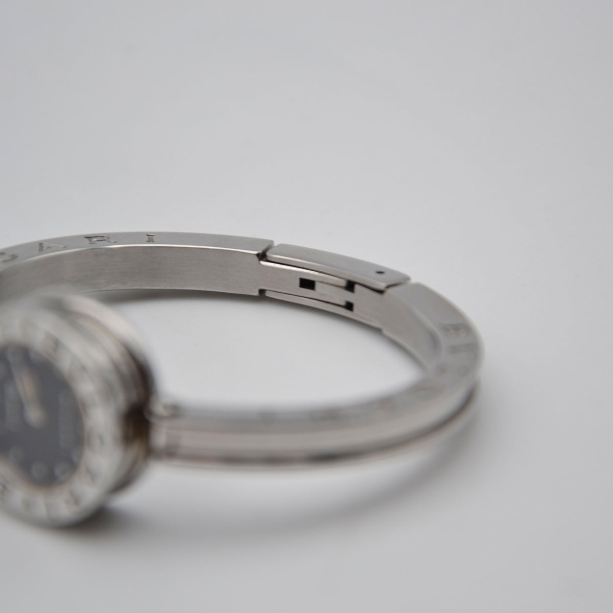Montre Bulgari B.zero1 BZ22S Acier Cadran Noir Bracelet Jonc
