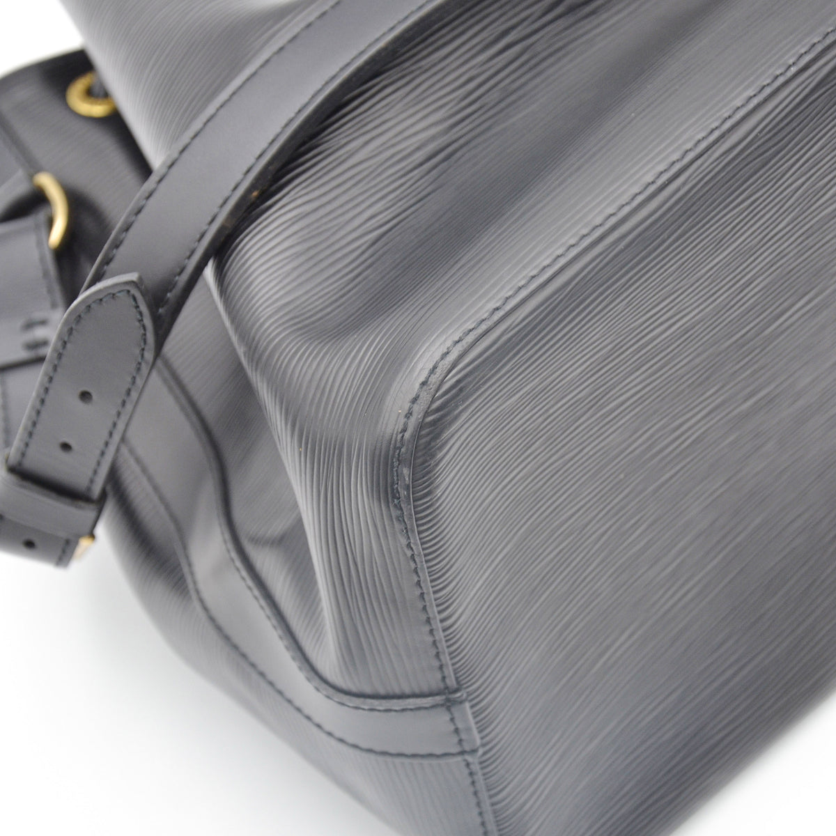 Louis Vuitton Noé moyen modèle cuir Épi noir