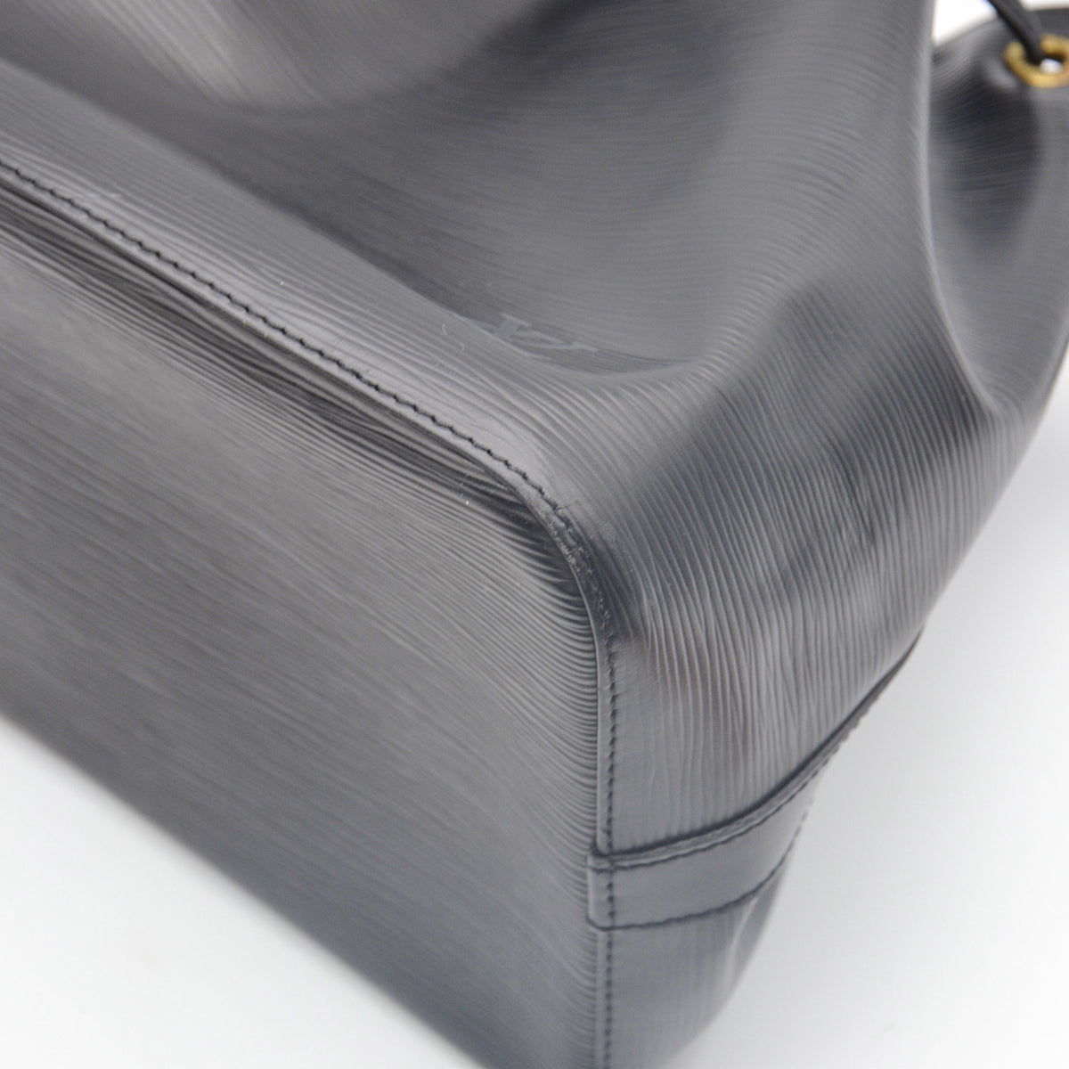Louis Vuitton Noé moyen modèle cuir Épi noir