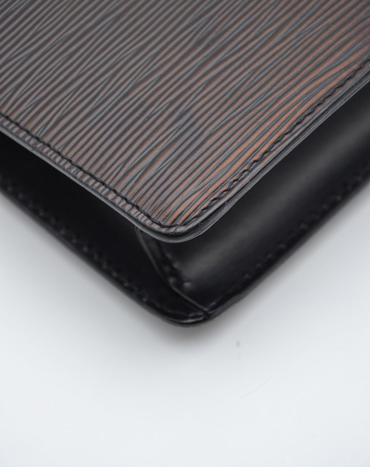 Pochette Louis Vuitton Épi noire