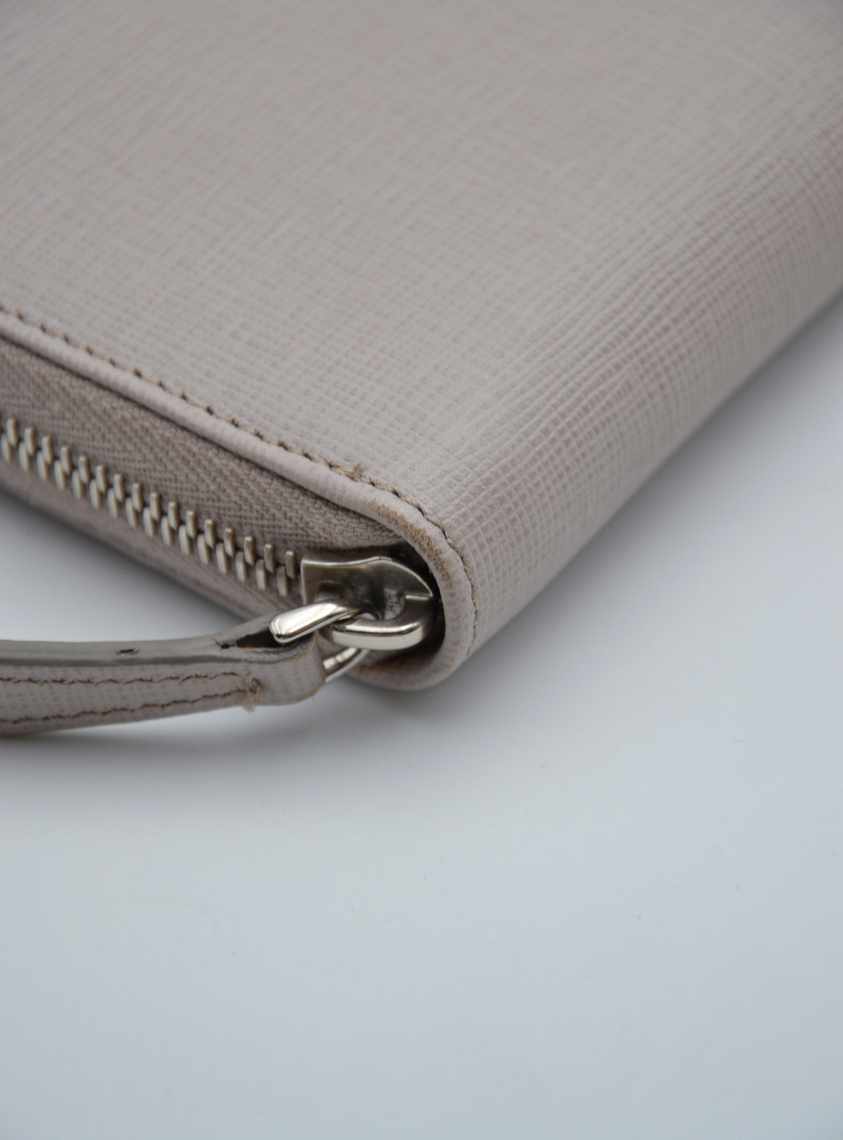 Portefeuille Fendi cuir beige zippé
