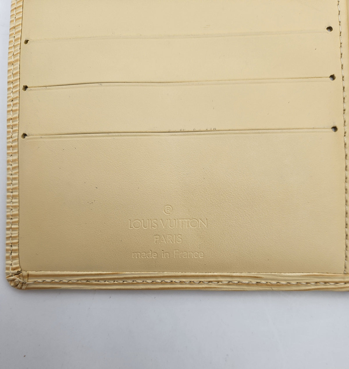 Portefeuille Louis Vuitton Compact en Cuir Epi Jaune Pastel