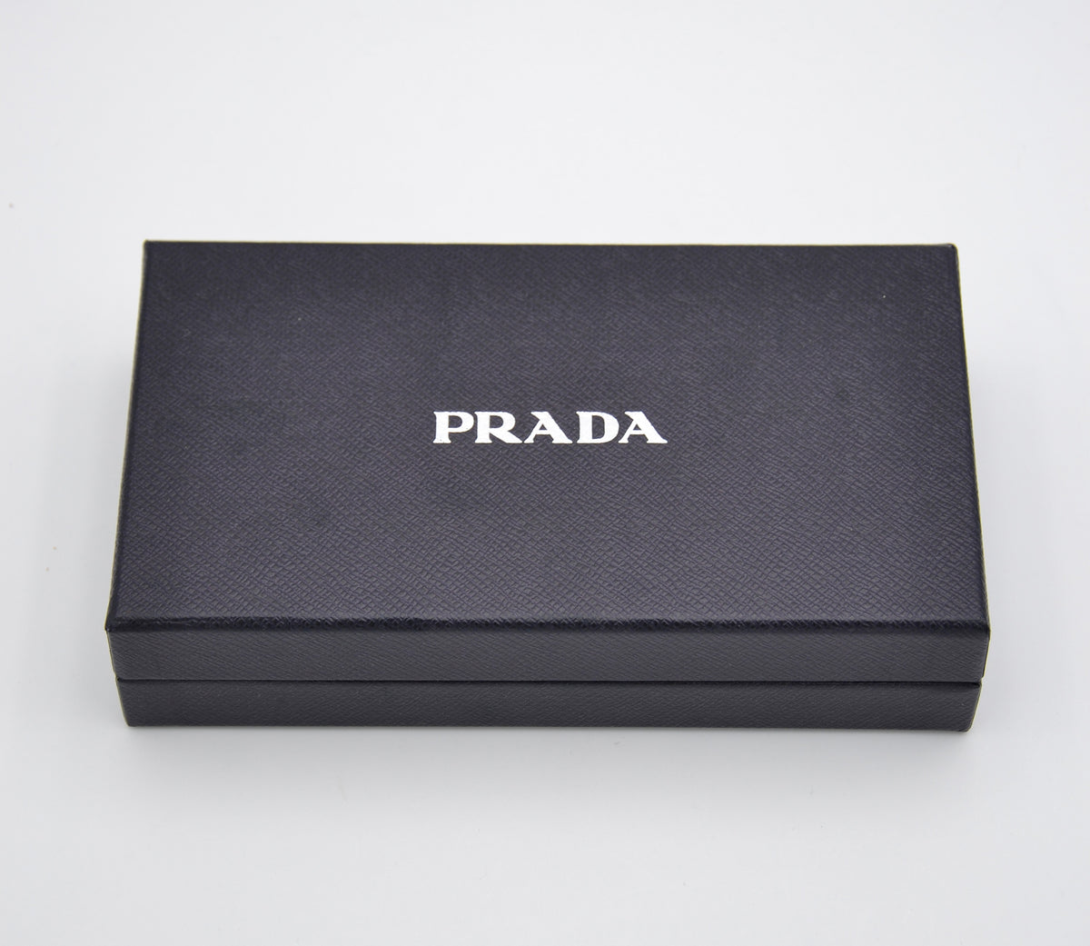 Portefeuille long Prada en nylon violet & cuir noir