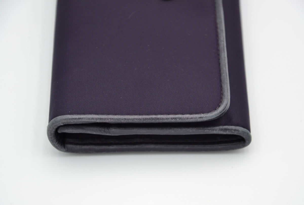 Portefeuille long Prada en nylon violet & cuir noir