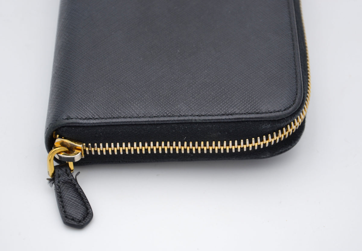 Portefeuille Long Prada En Cuir Saffiano