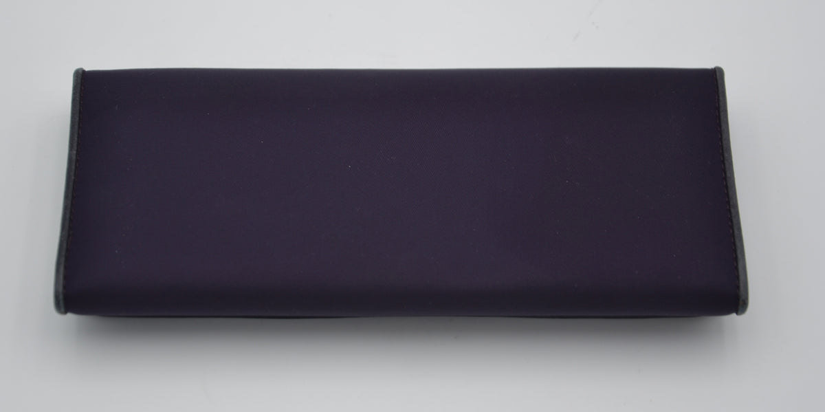 Portefeuille long Prada en nylon violet & cuir noir