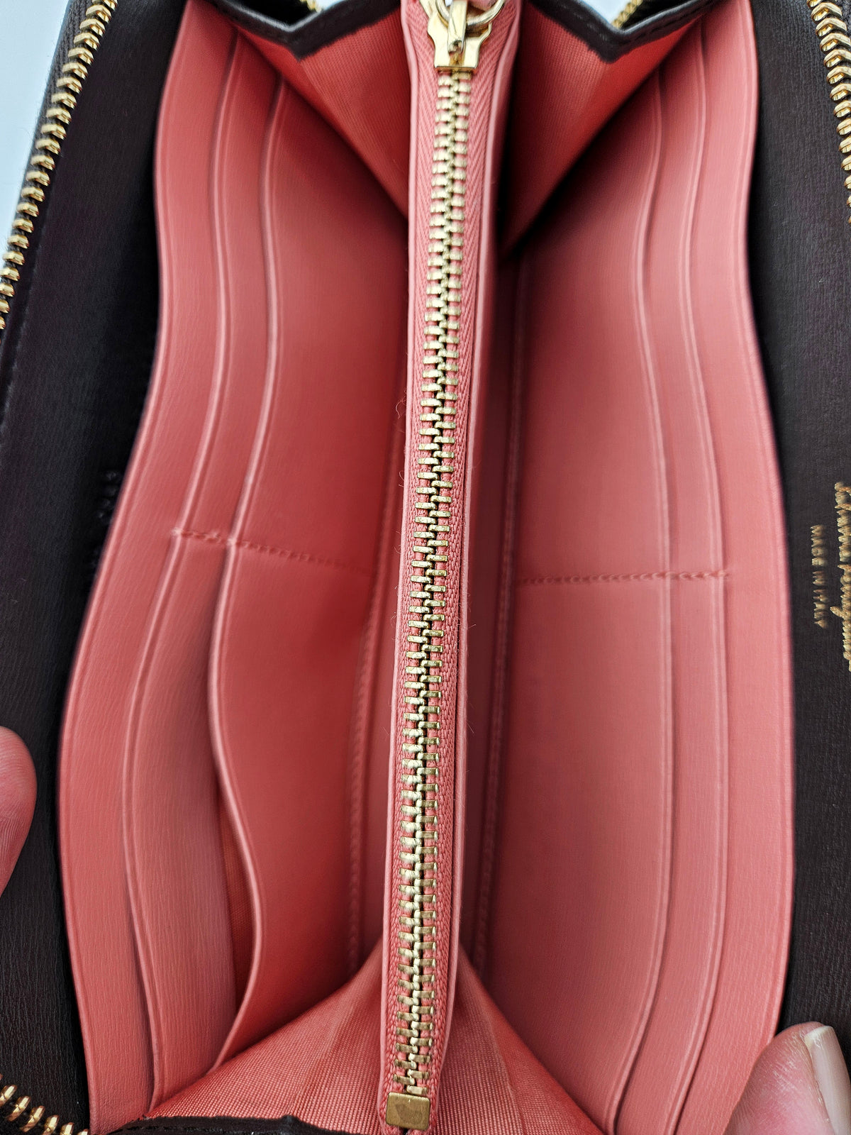 Portefeuille Zippy Salvatore Ferragamo en Cuir