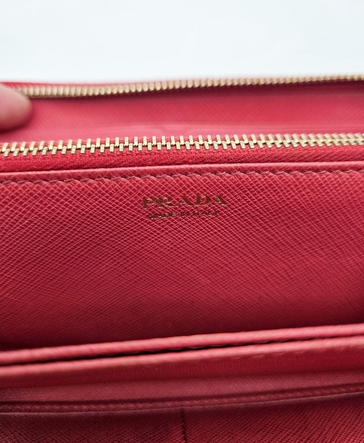 Portefeuille Zippé Prada En Cuir Saffiano