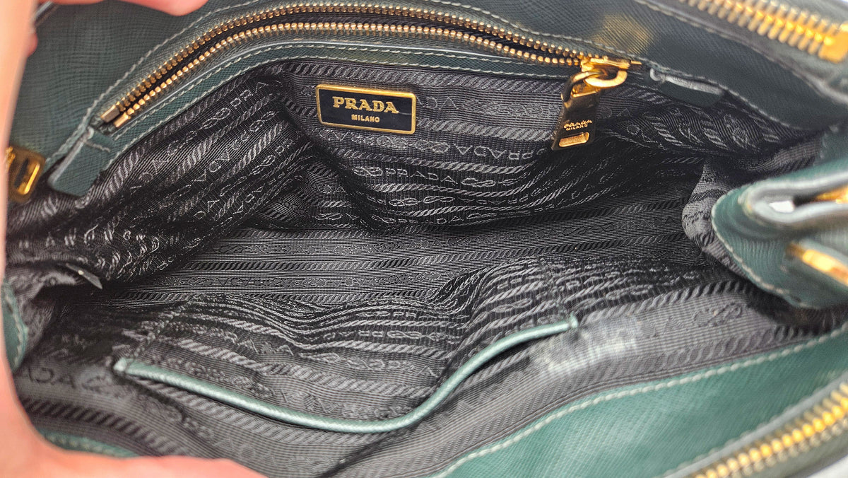 Galleria Small double zip Saffiano