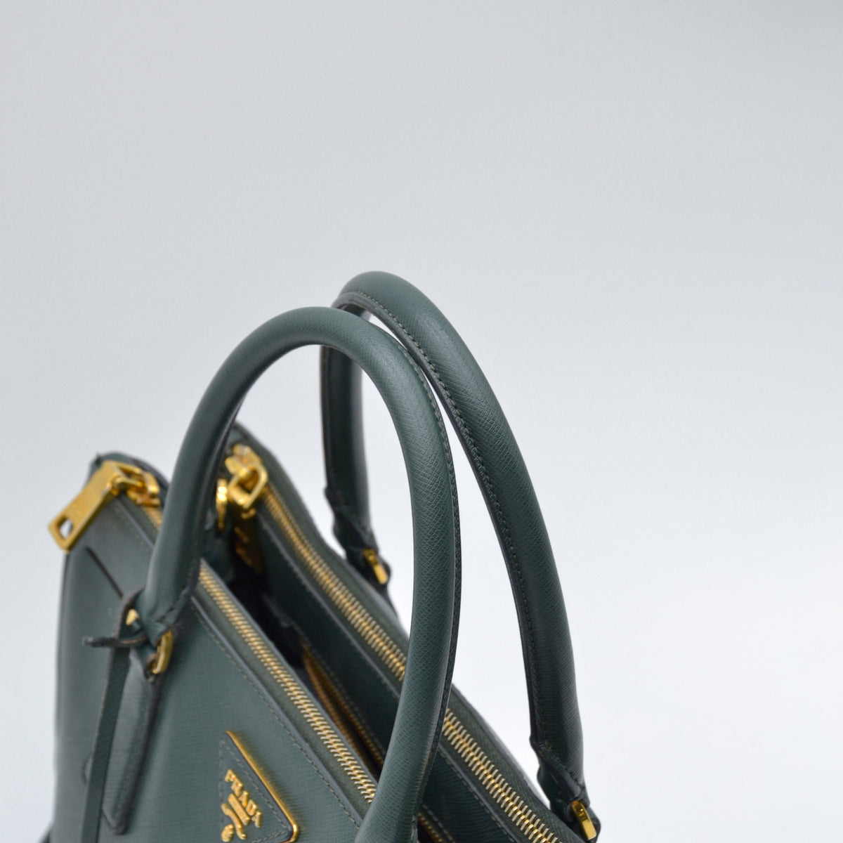 Galleria Small double zip Saffiano