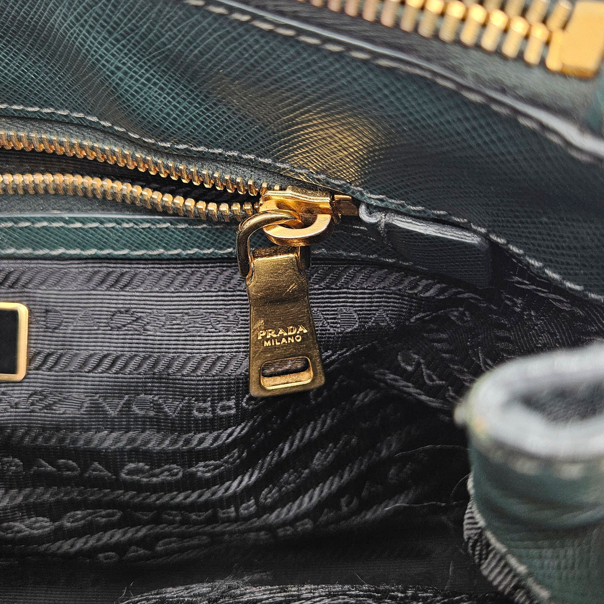 Galleria Small double zip Saffiano