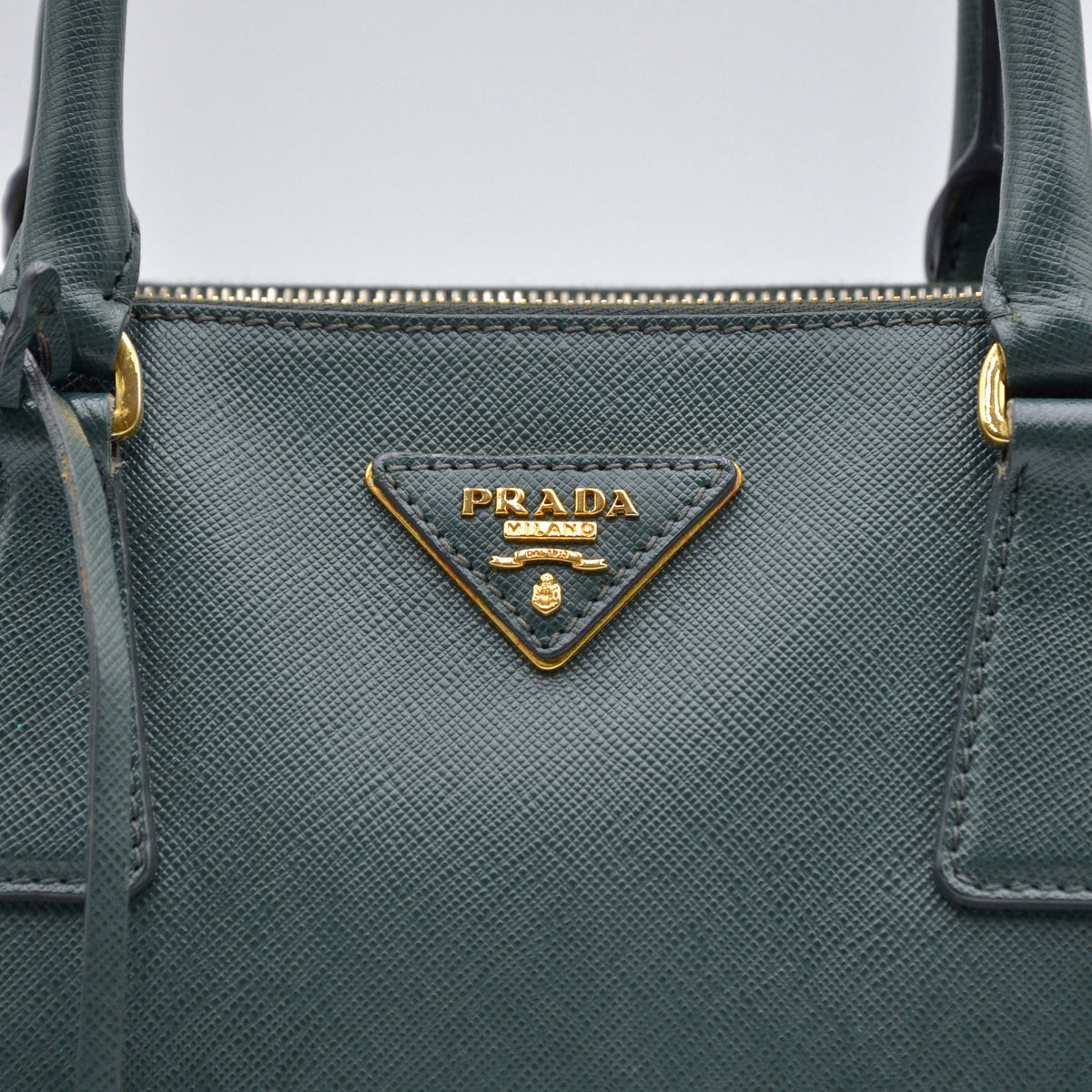 Galleria Small double zip Saffiano