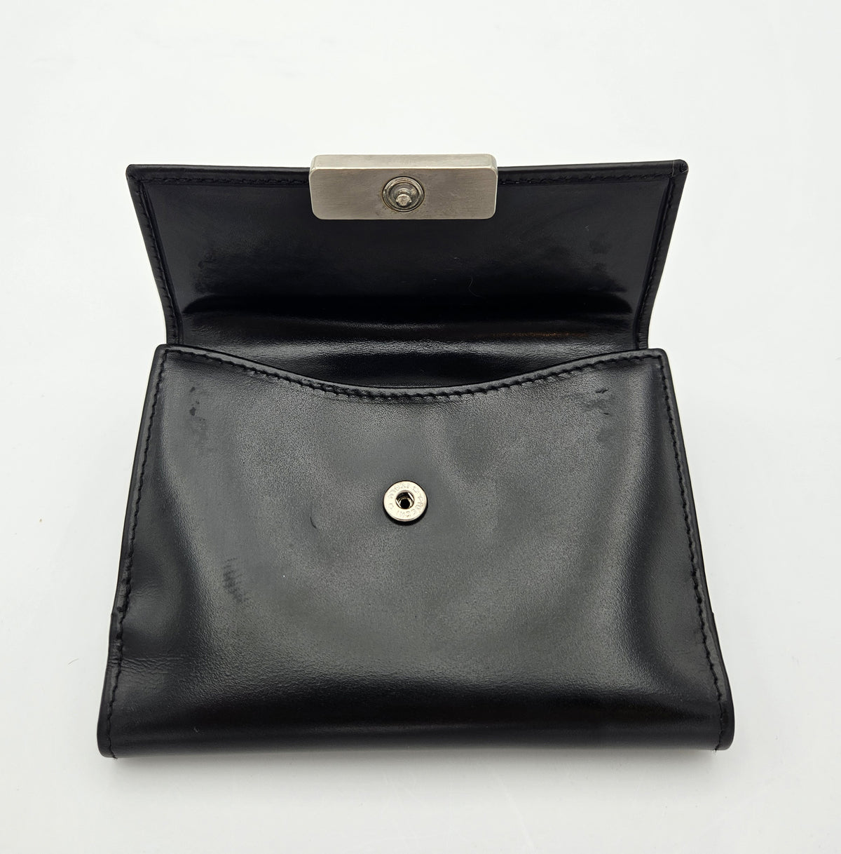 Portefeuille compact Prada en cuir noir