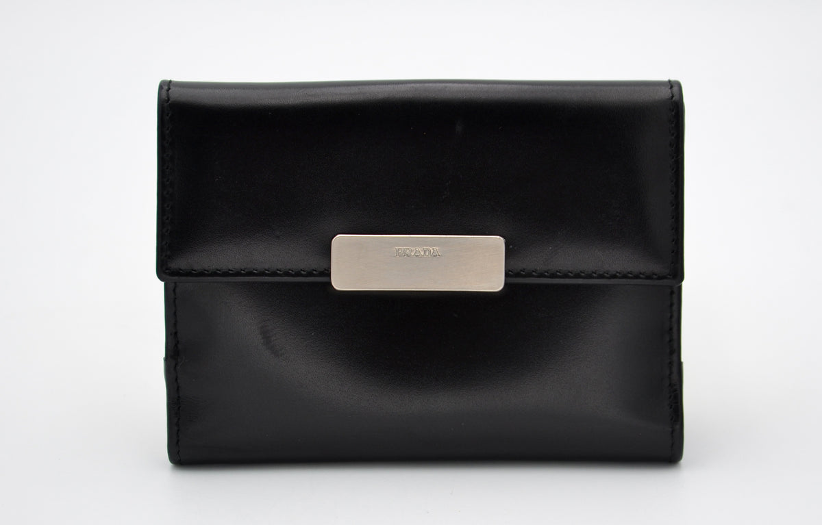 Portefeuille compact Prada en cuir noir
