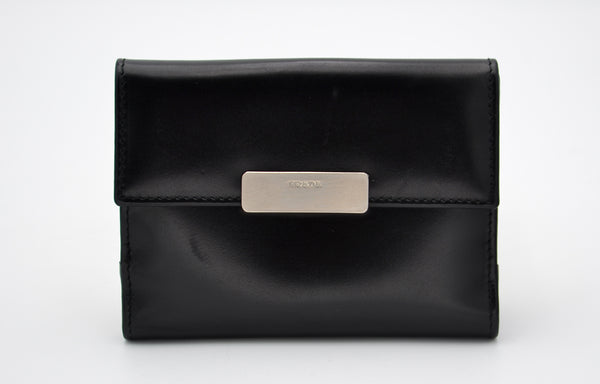 Portefeuille compact Prada en cuir noir