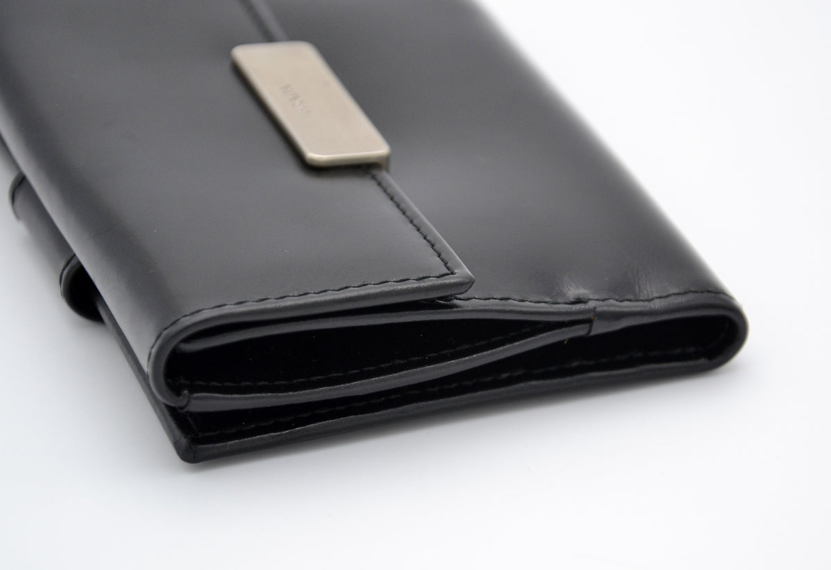 Portefeuille compact Prada en cuir noir
