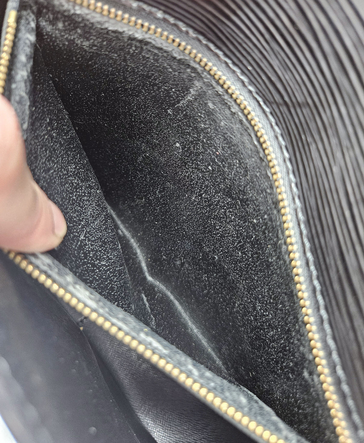 Louis Vuitton Saint Cloud GM Epi noir