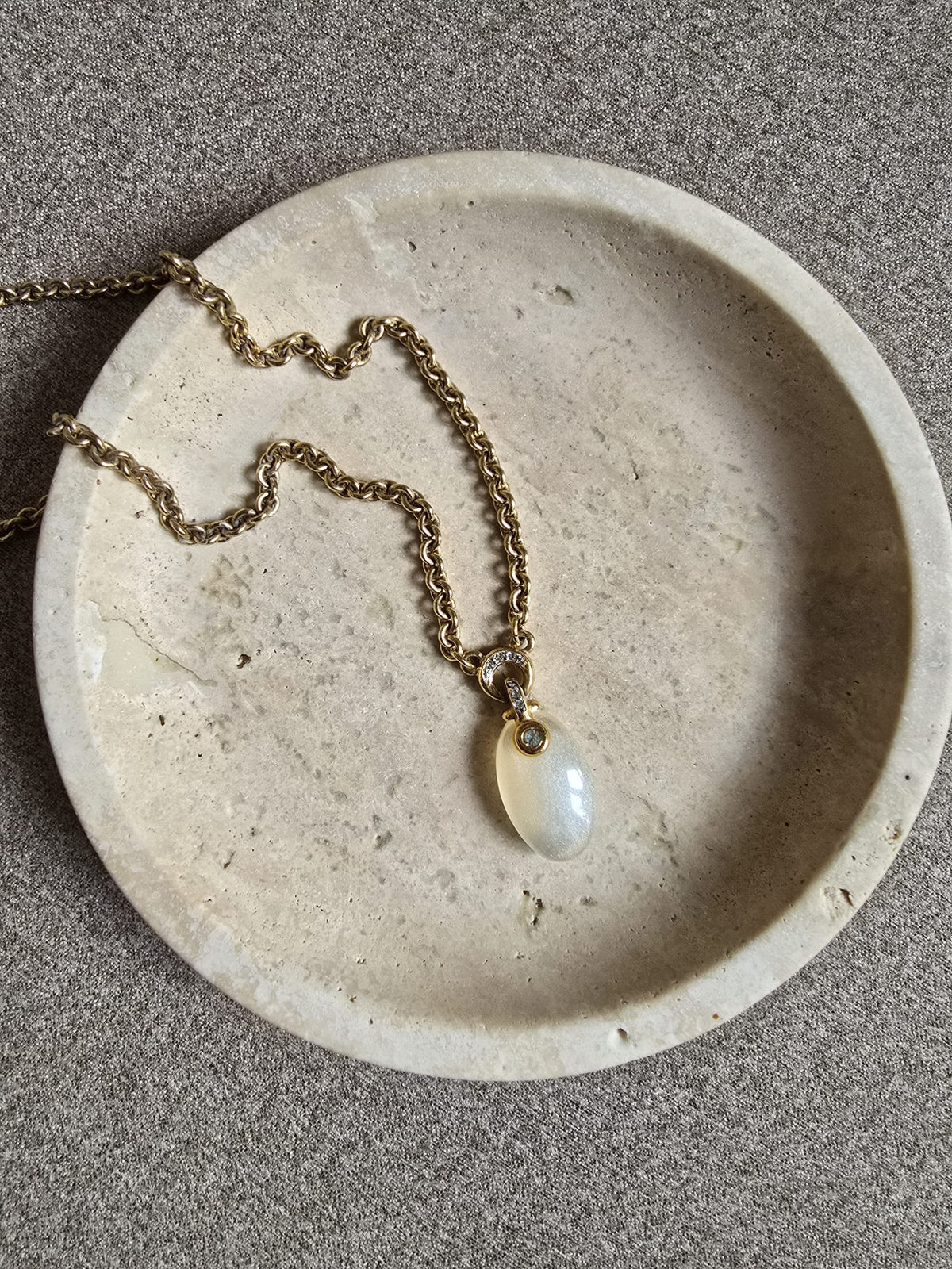 Givenchy Vintage Gold-Tone Lucite Pendant Necklace