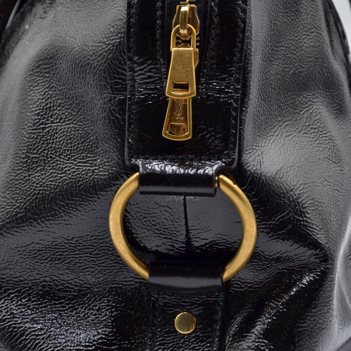 Muse Yves Saint Laurent cuir vernis