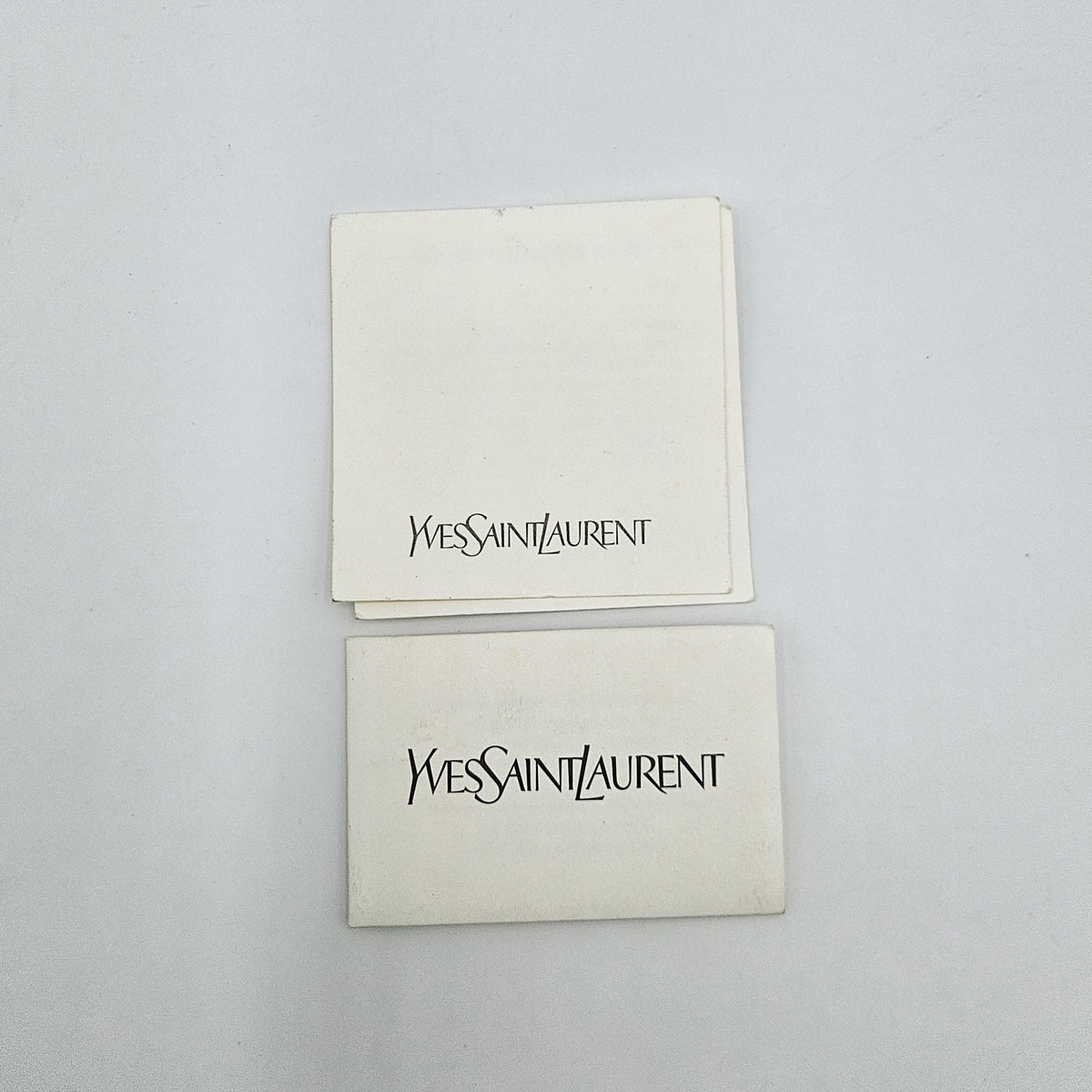 Muse Yves Saint Laurent cuir vernis