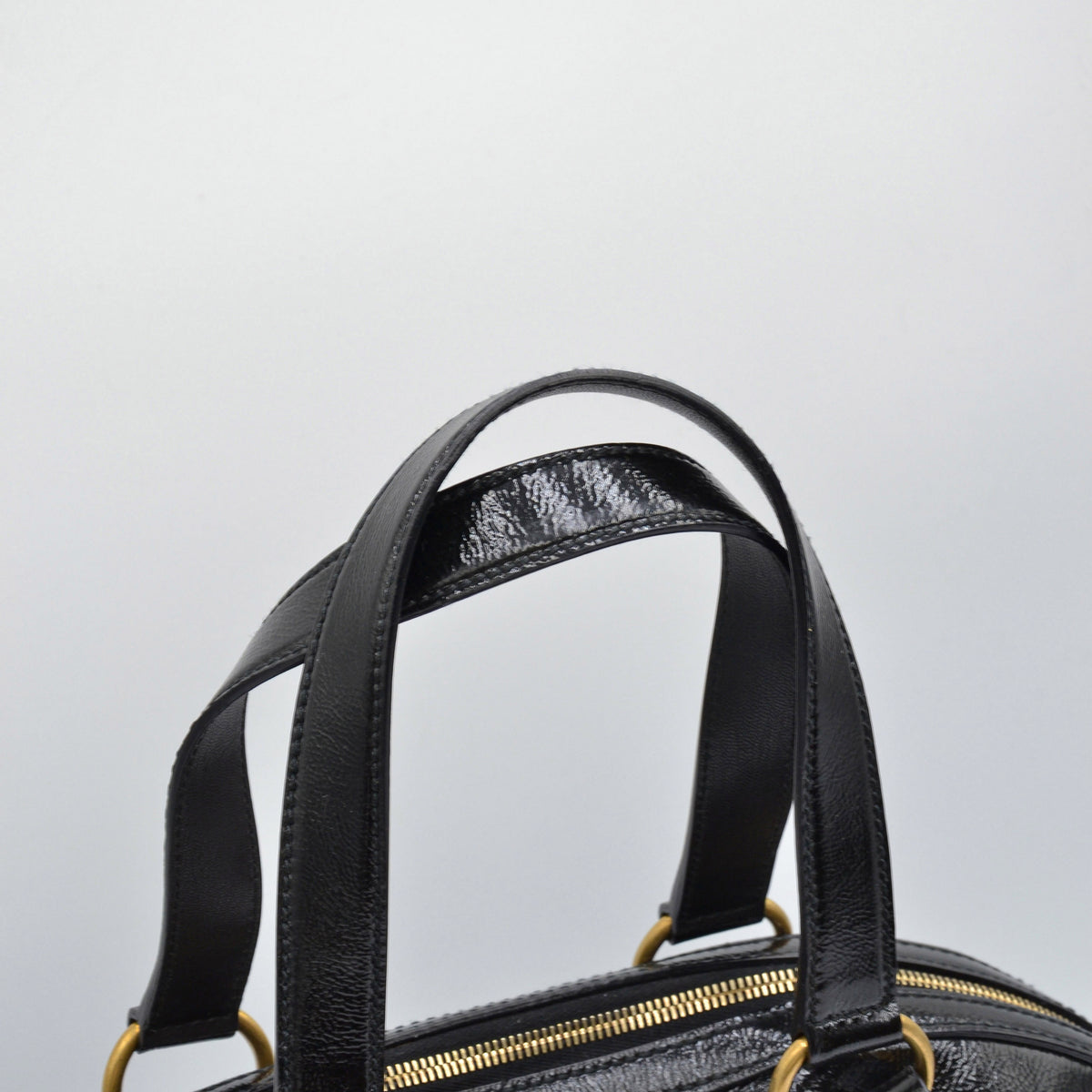 Muse Yves Saint Laurent cuir vernis