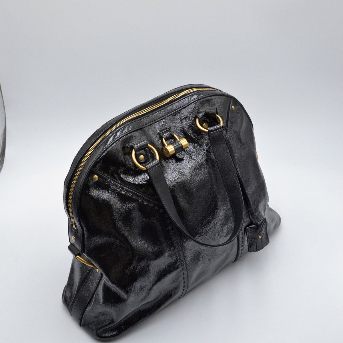 Muse Yves Saint Laurent cuir vernis