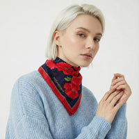 Foulard Vintage Yves Saint Laurent Bleu Marine À Motif Coquelicots Rouges