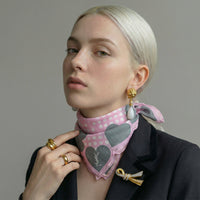 Foulard Vintage Yves Saint Laurent Rose À Motif Cœurs Et Pois