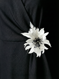 Broche Black & White en Organza de Soie & Plumes
