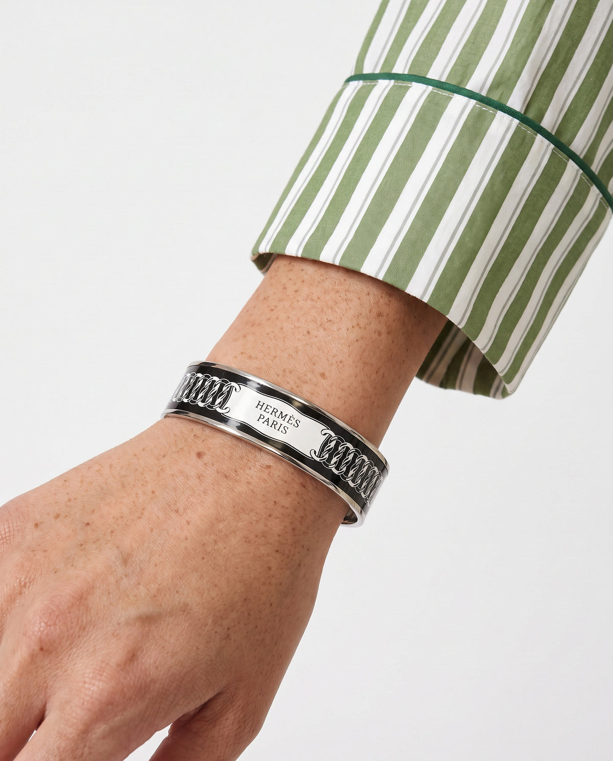 Bracelet Hermès émail large noir & blanc « Hermès Paris »
