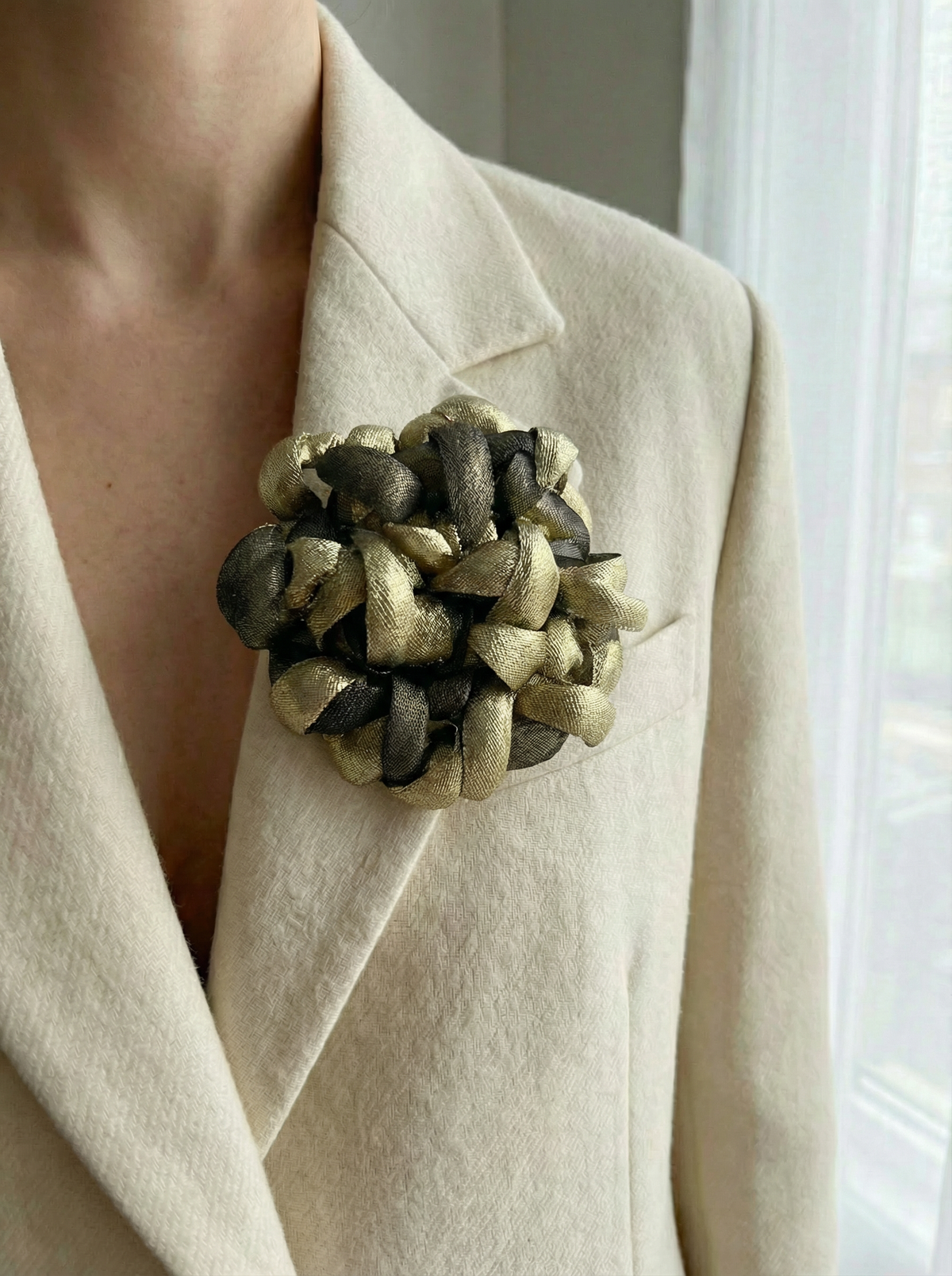 Broche Brushy Chrysanthème Or