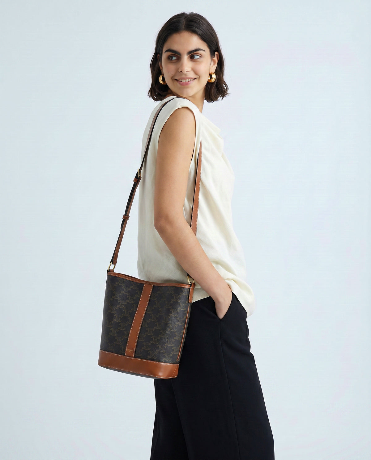 Céline Bucket Triomphe