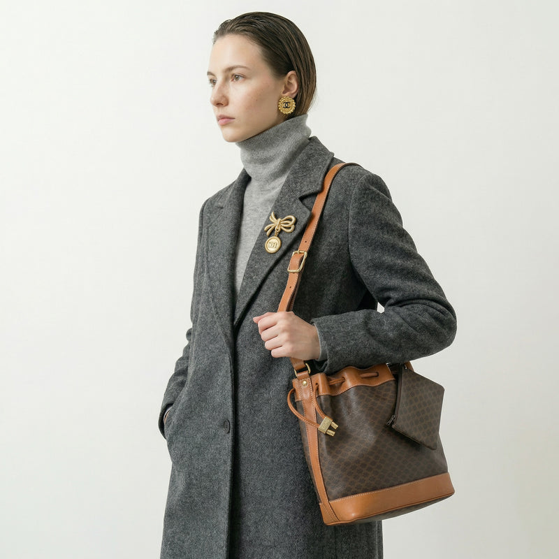 Sac seau Céline vintage en toile Macadam