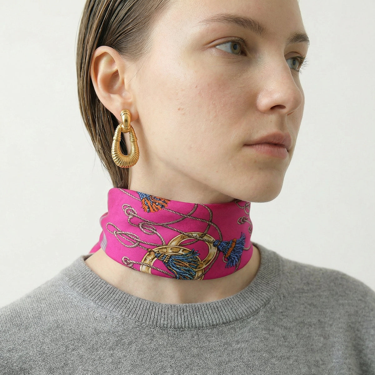 Foulard Bandana Vintage Céline Brodé Rose Fuchsia À Motifs Anneaux Et Pompons