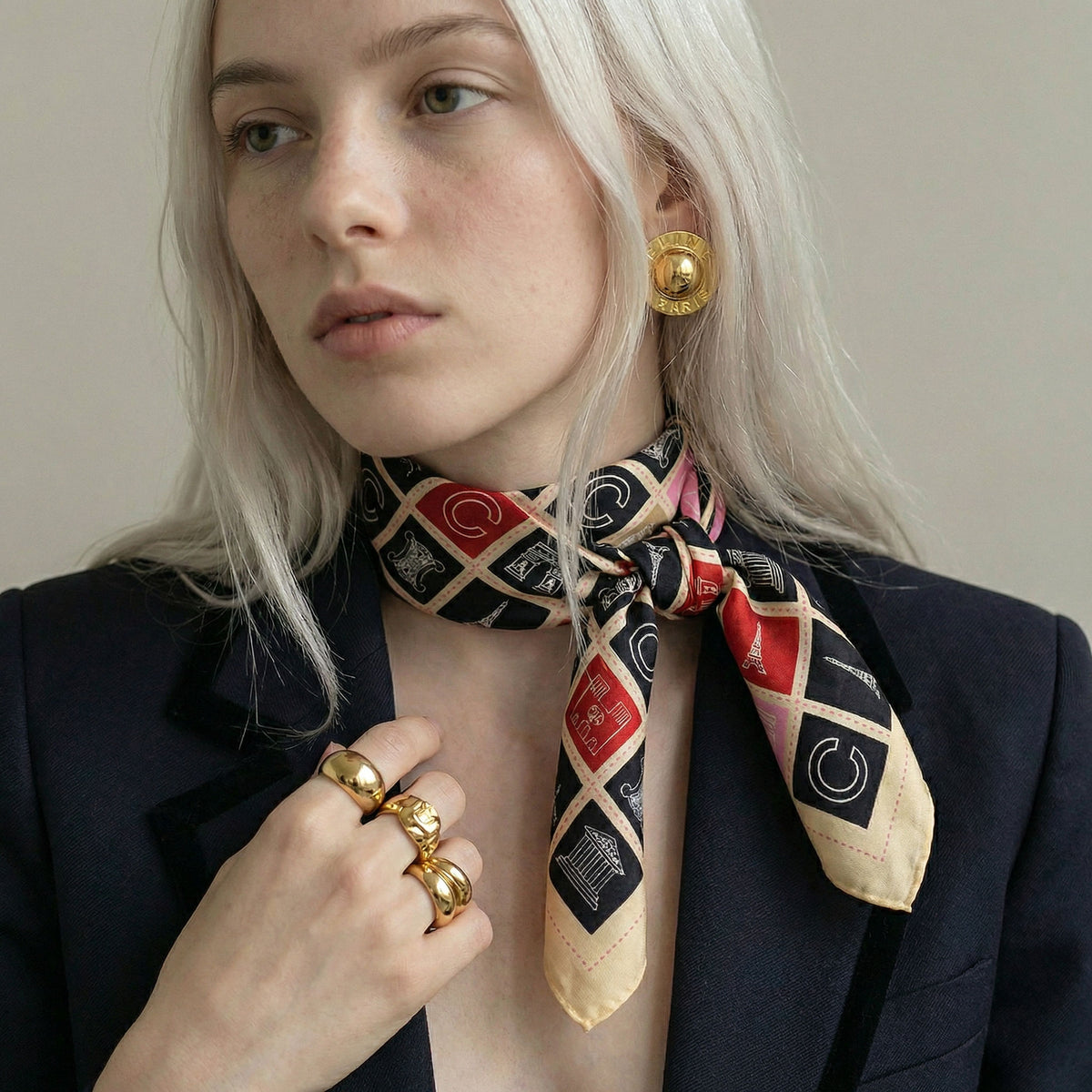 Foulard Vintage Céline Beige À Motifs Monogramme Et Symboles Parisiens