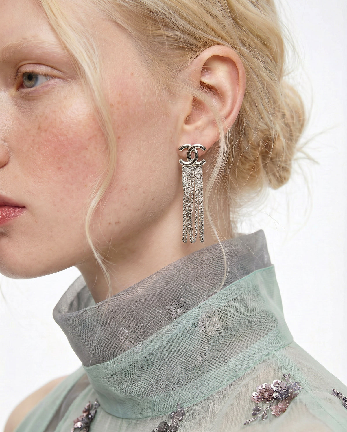 Chanel Boucles d'Oreilles CC Argentées Chaînes Pendantes