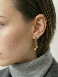 Boucles d’Oreilles Chloé Dorées – Cœurs Pendants