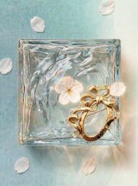 Christian Dior Broche Nœud & Médaillon Vintage
