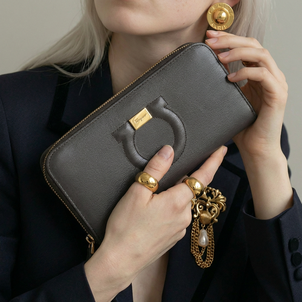 Portefeuille Zippy Salvatore Ferragamo en Cuir