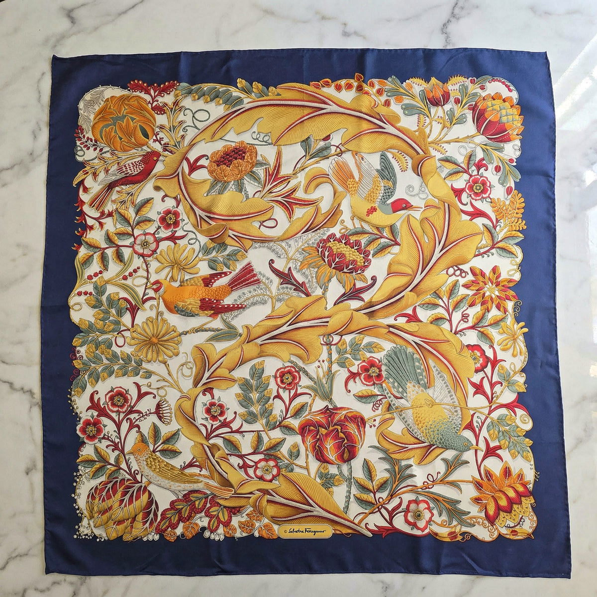 Foulard Vintage Salvatore Ferragamo  À Motif Floral Et Oiseaux