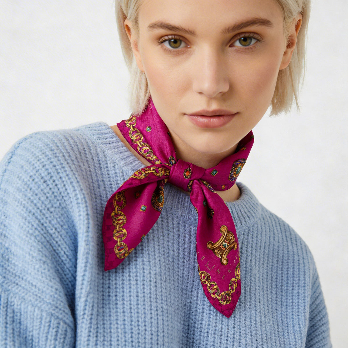 Foulard Bandana vintage Céline Rose Fuchsia à Motif Chaînes Dorées