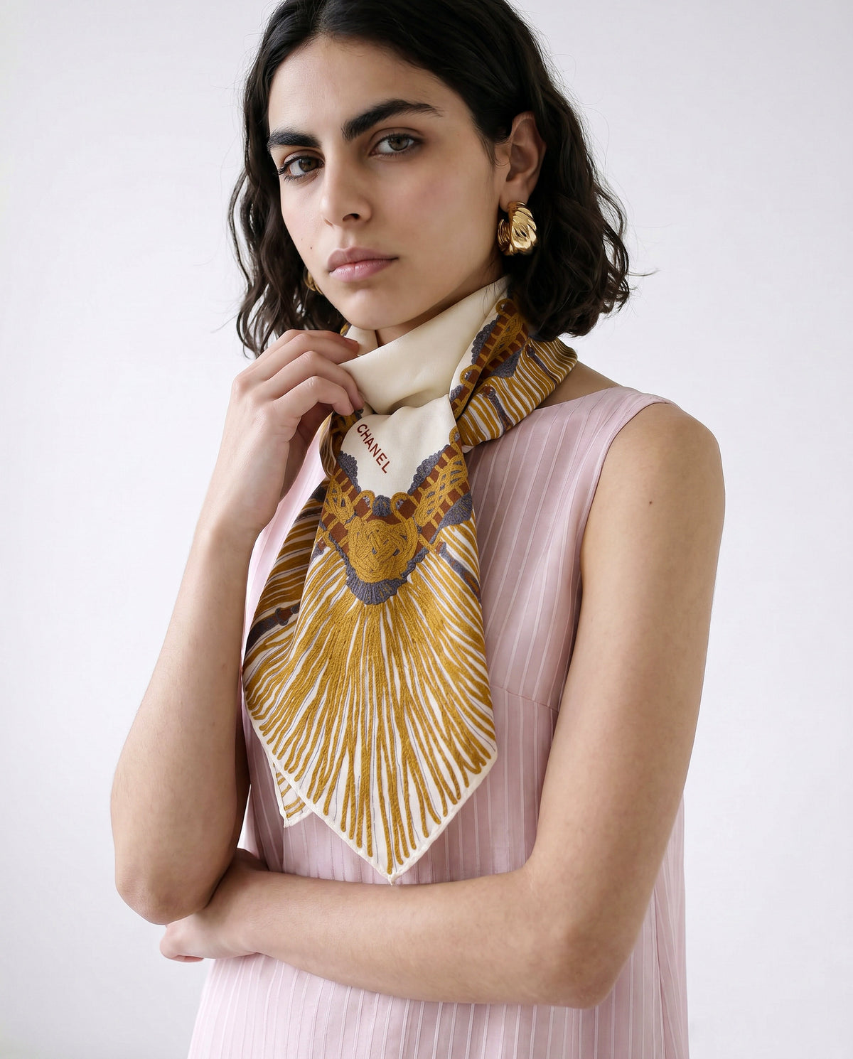 Foulard Chanel carré soie écru & or