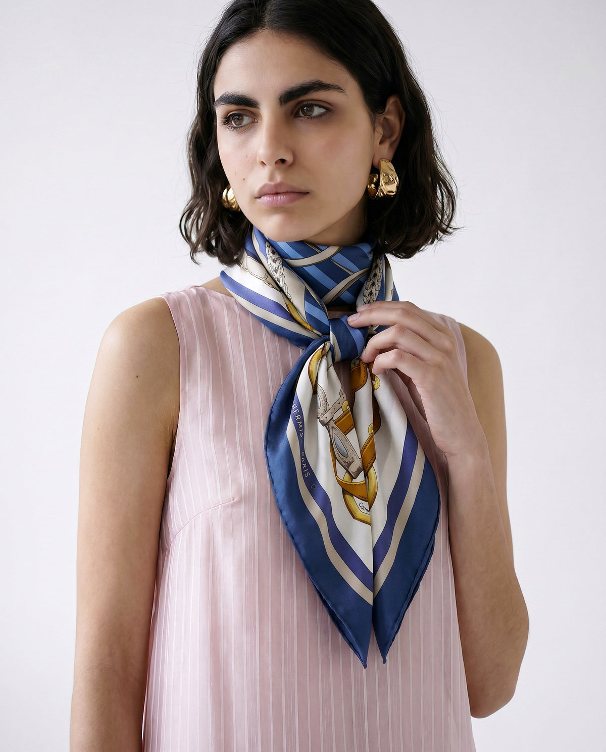 Carré Hermès « Coaching » soie bleu & or