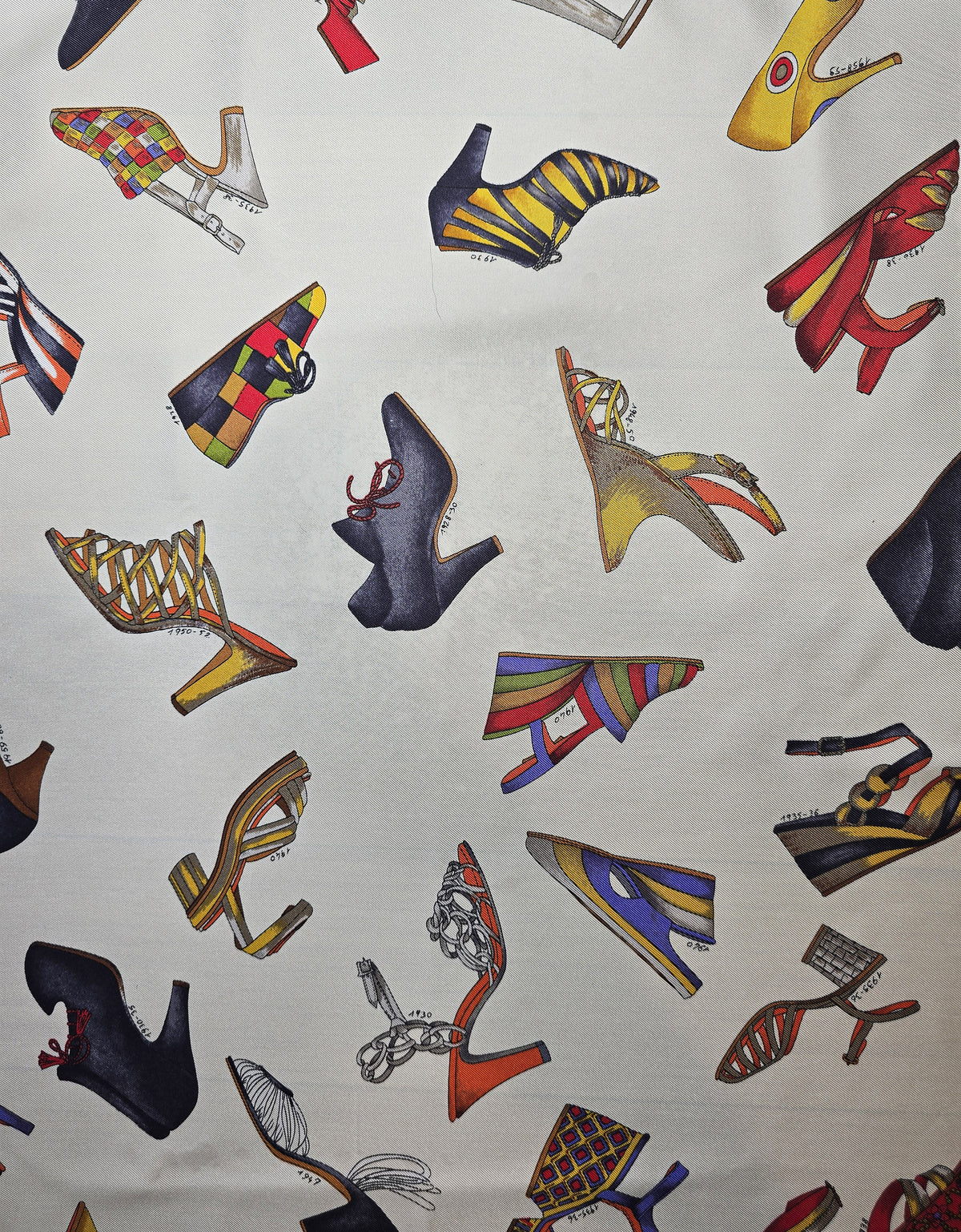 Foulard Vintage Salvatore Ferragamo À Motif Chaussures Multicolores
