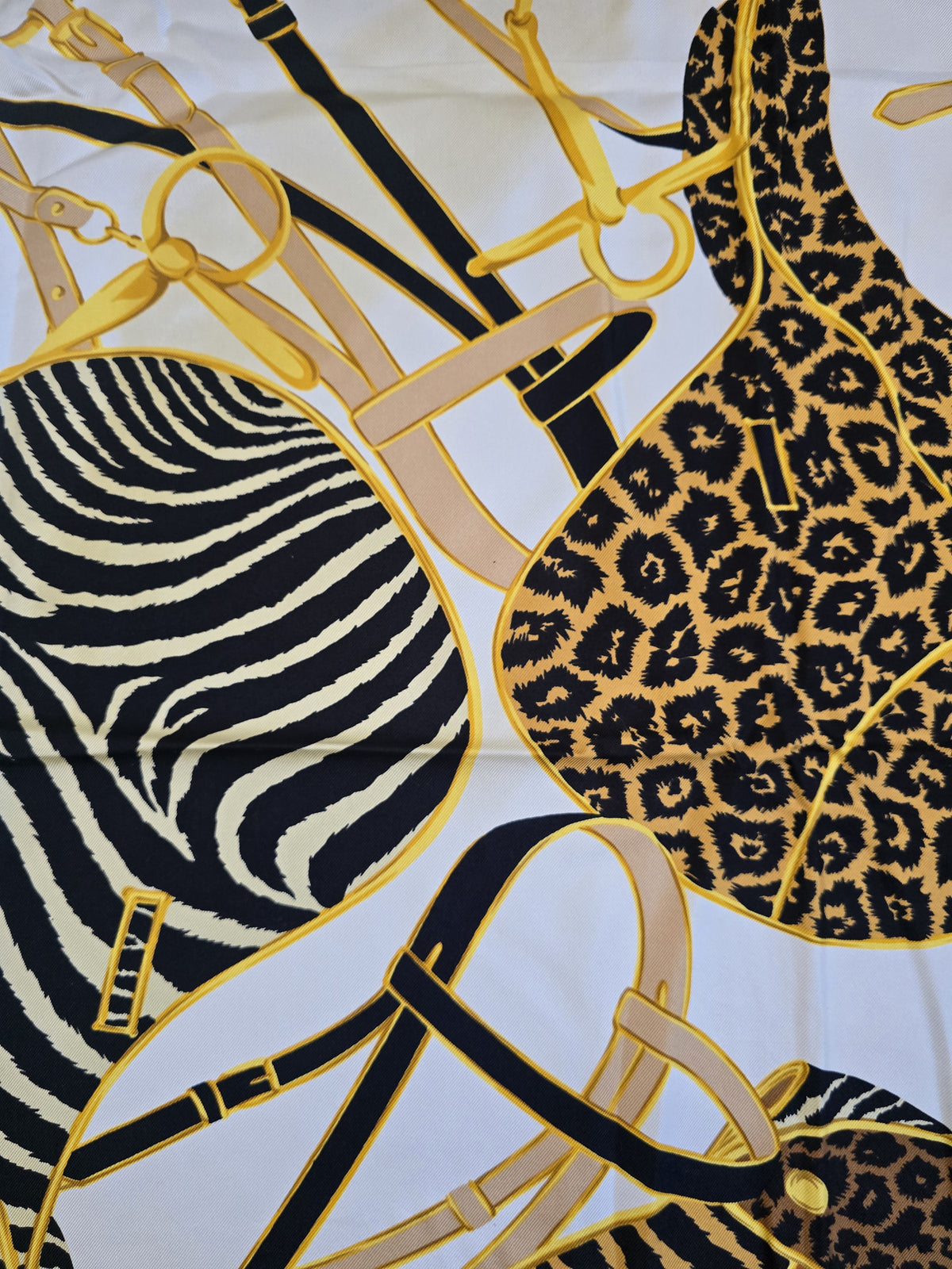 Foulard Gucci vintage en soie – Motifs équestres