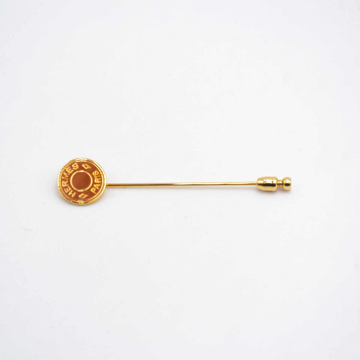 Broche épingle Hermès Clou de Selle en métal plaqué or, occasion authentique — RARR Vintage