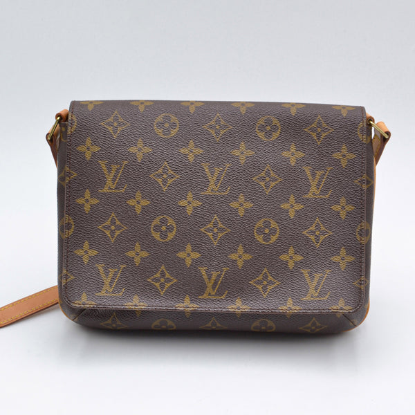 Vue de face Louis Vuitton Musette Tango toile Monogram occasion authentique — RARR Vintage