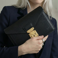 Pochette Louis Vuitton En Cuir Épi Noir