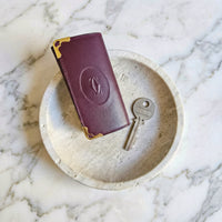 Porté clé multi clé Cartier en cuir lisse bordeaux et bijouterie dorée